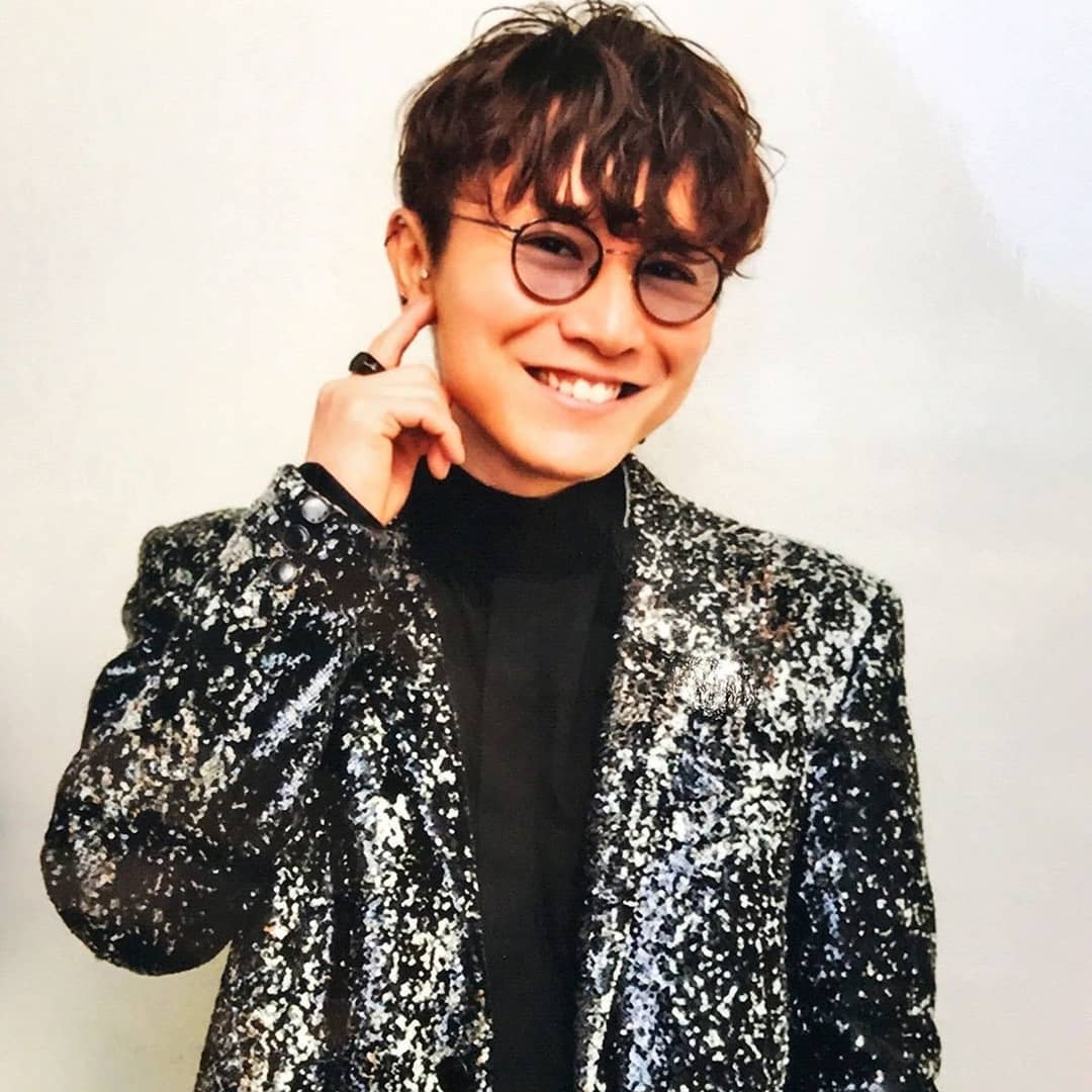 安田章大のメガネとピアスブランドは 色付きメガネの理由は脳腫瘍 トレンドnews大好き主婦のひとりこと