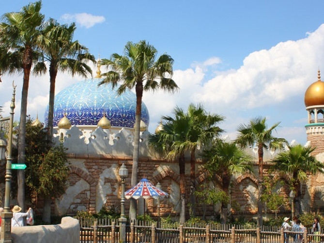 ジャスミンの噴水に座るのはマナー違反 囲いはインスタ対策 トレンドnews大好き主婦のひとりこと